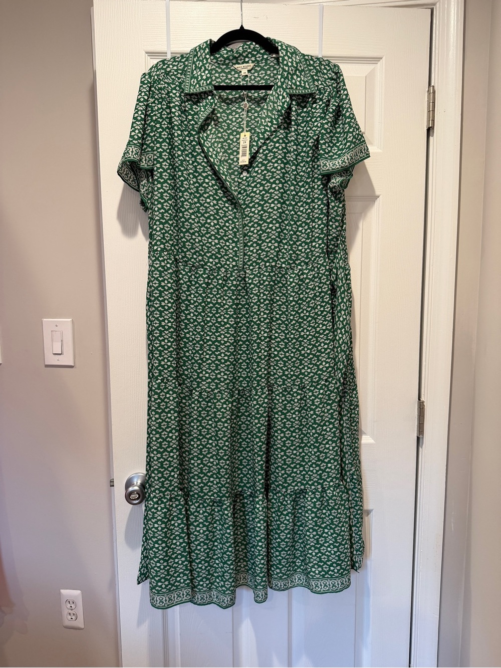 NWT Max Studio Green Floral Maxi Dress with Notch Collar